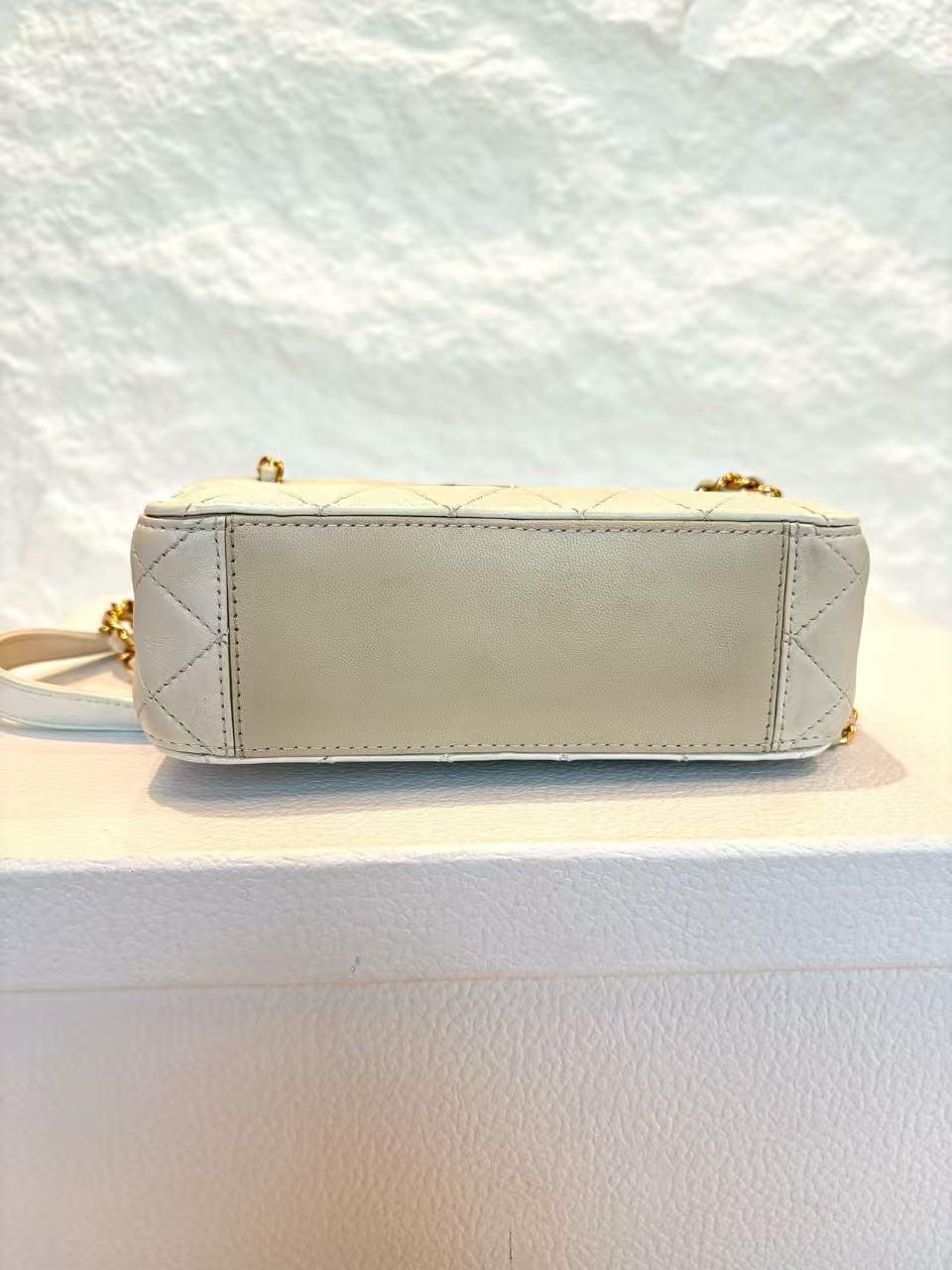 Chanel - Quilted Camera Flap Bag - Lambskin leather - White - (small)