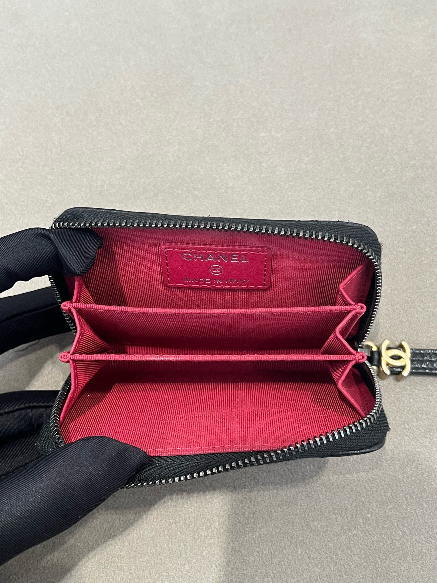 Chanel - Quilted Card Holder - Leather - Black - (small)