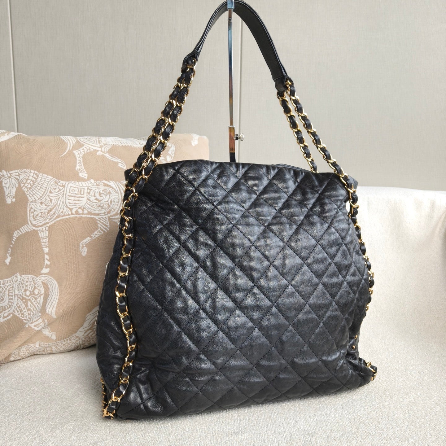 Chanel - Quilted Chain Shopper Tote CF9331 - Leather - Black - (large)