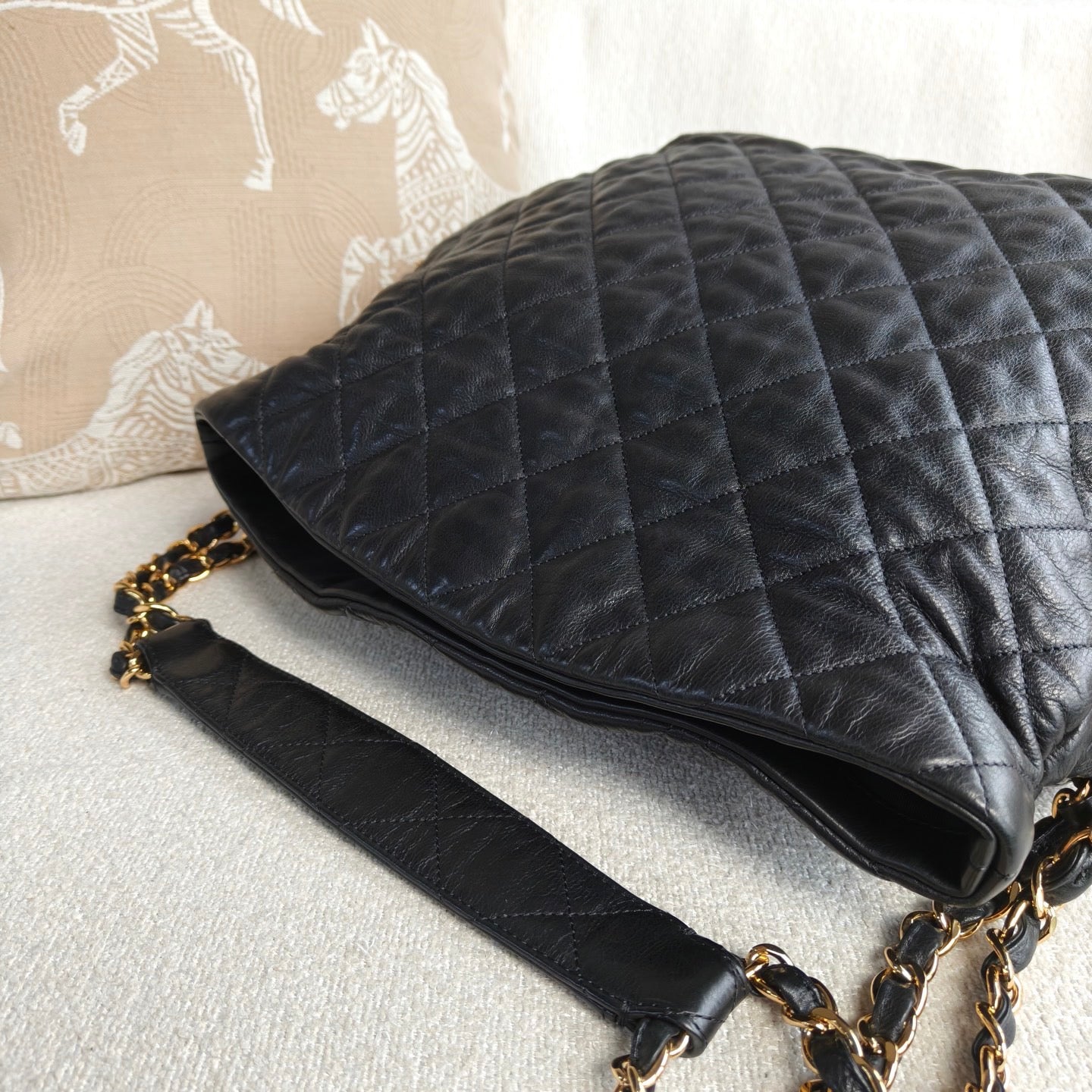 Chanel - Quilted Chain Shopper Tote CF9331 - Leather - Black - (large)