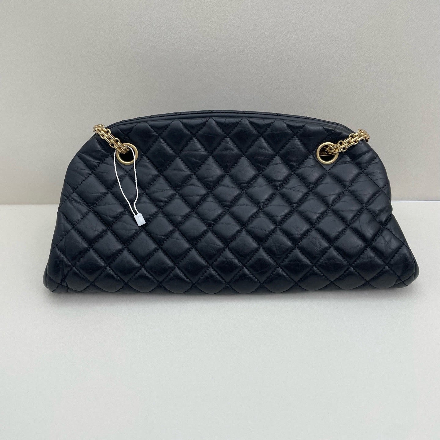 Chanel - Quilted Chain Shoulder Bag - Lambskin leather - Black - (Medium)