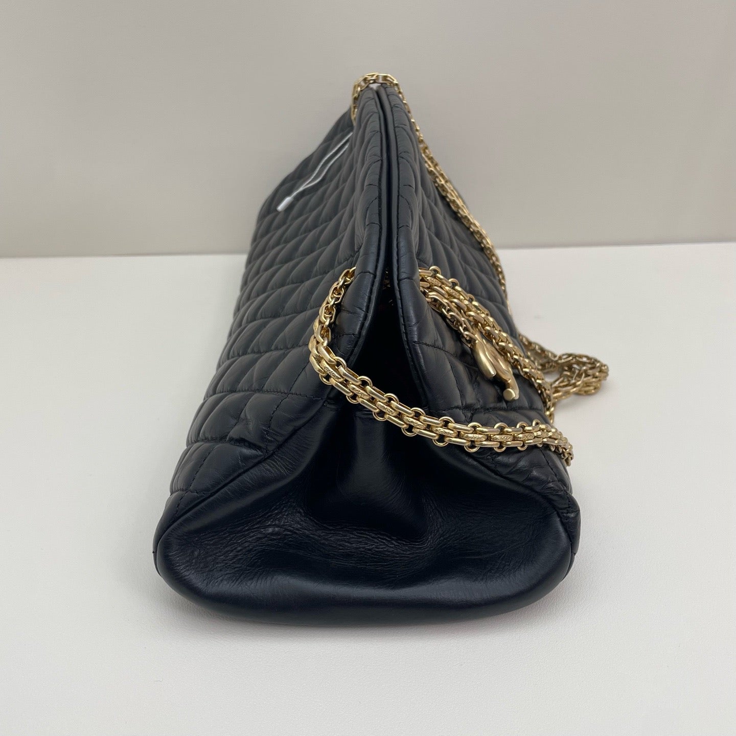 Chanel - Quilted Chain Shoulder Bag - Lambskin leather - Black - (Medium)