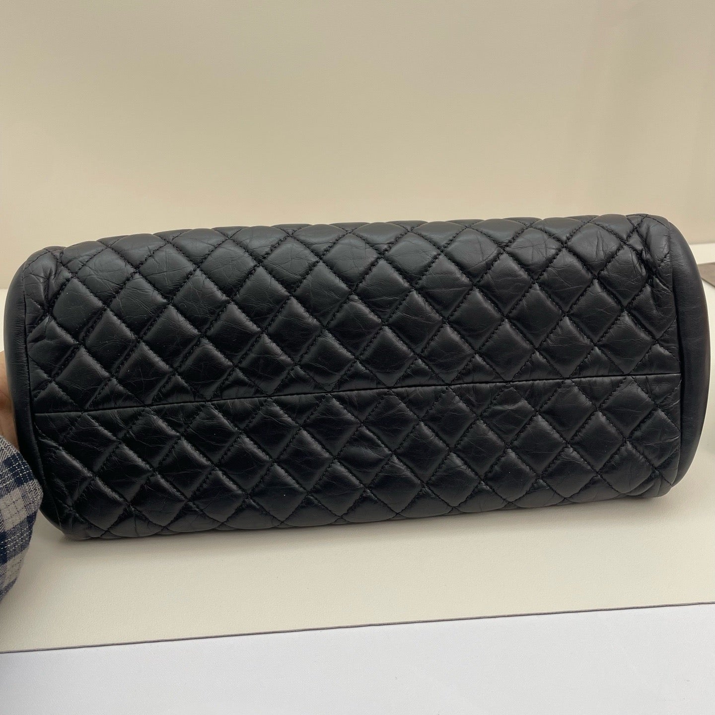 Chanel - Quilted Chain Shoulder Bag - Lambskin leather - Black - (Medium)