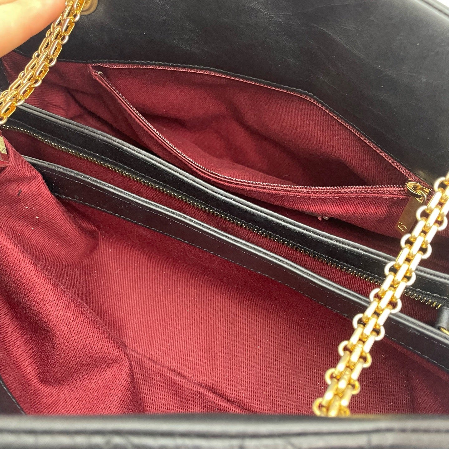 Chanel - Quilted Chain Shoulder Bag - Lambskin leather - Black - (Medium)