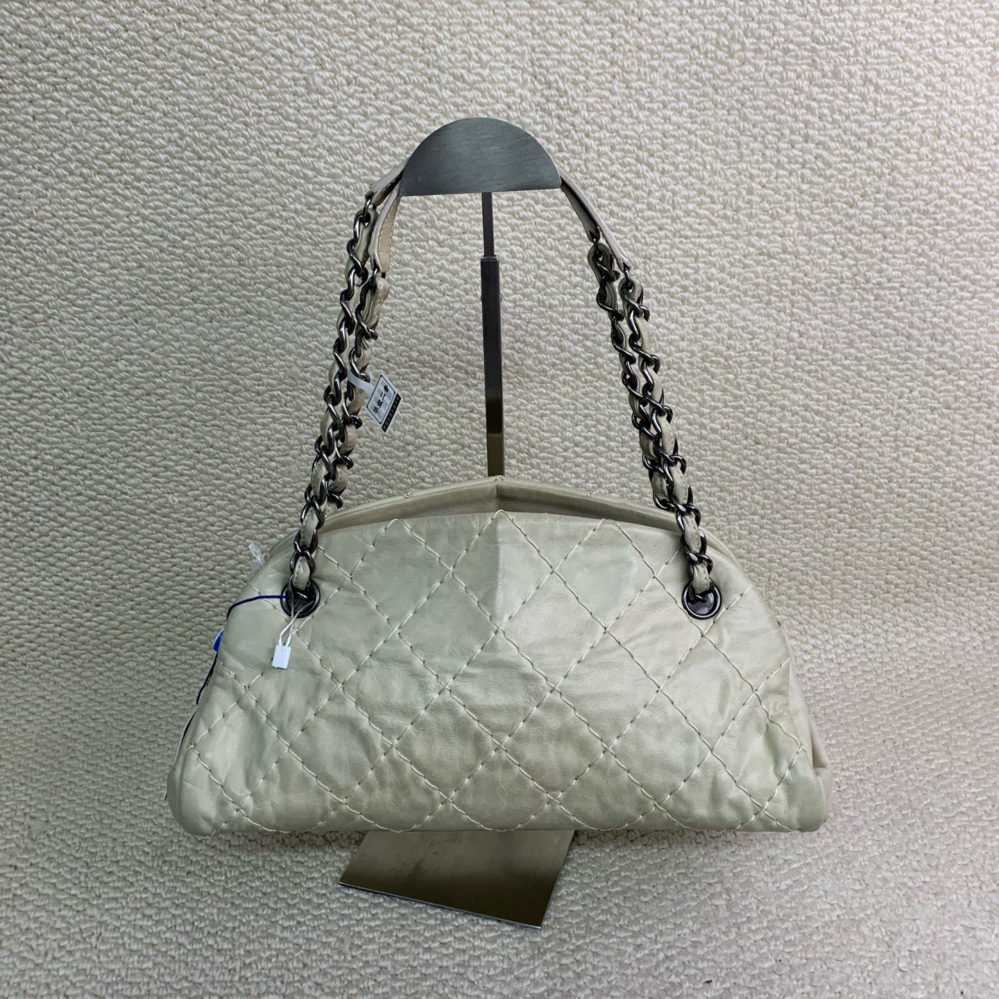 Chanel - Quilted Chain Shoulder Bag - Leather - Grey - (medium)