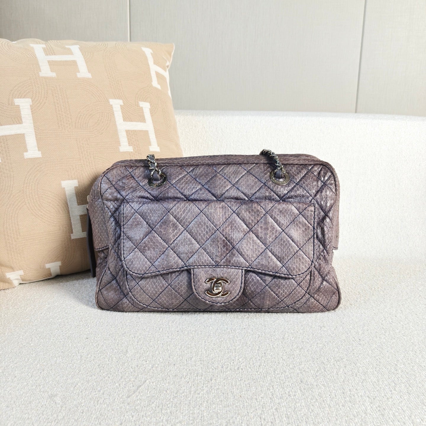 Chanel - Quilted Chain Tote - Exotic leathers - Python - Grey-Purple with Silver-Tone Hardware - (medium)