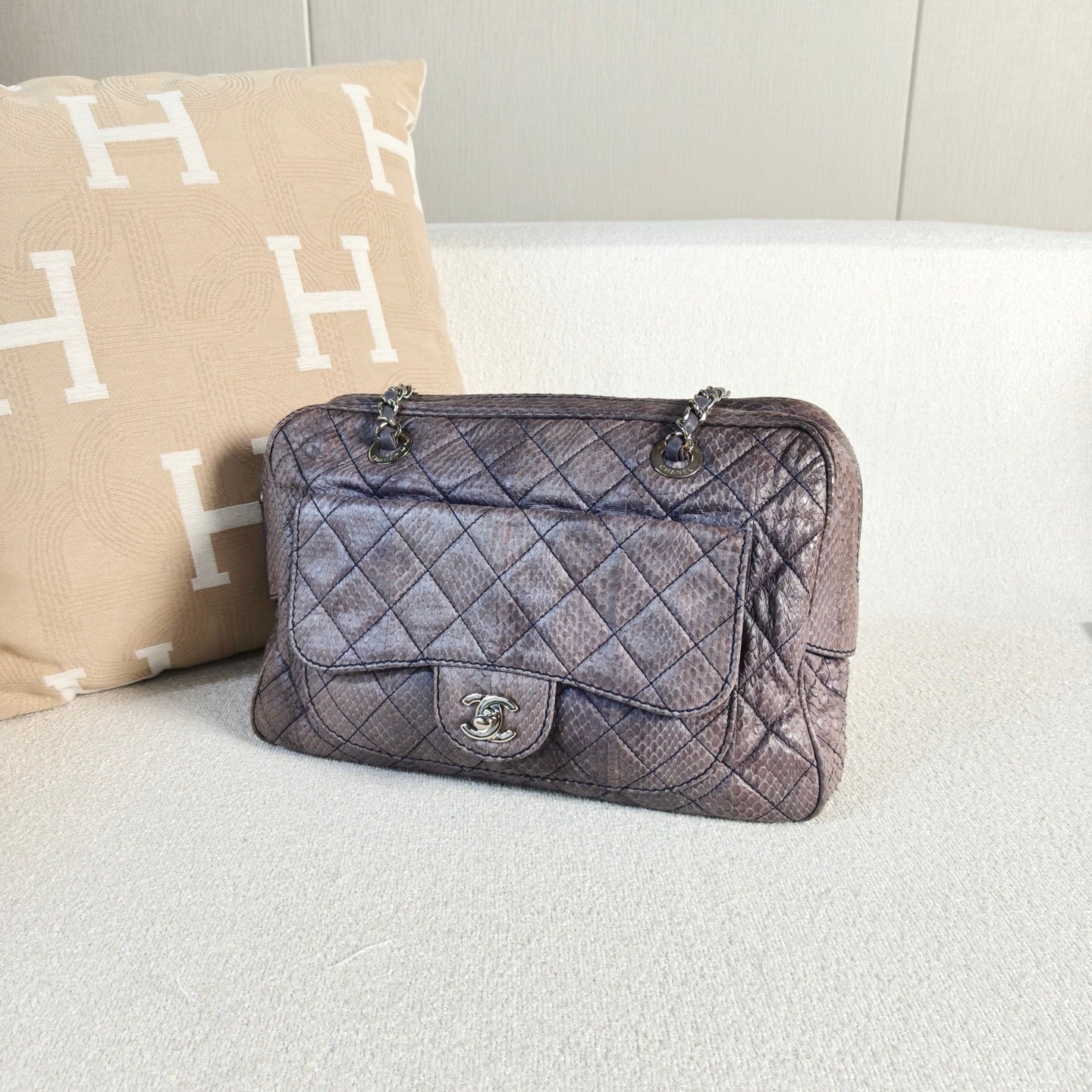 Chanel - Quilted Chain Tote - Exotic leathers - Python - Grey-Purple with Silver-Tone Hardware - (medium)