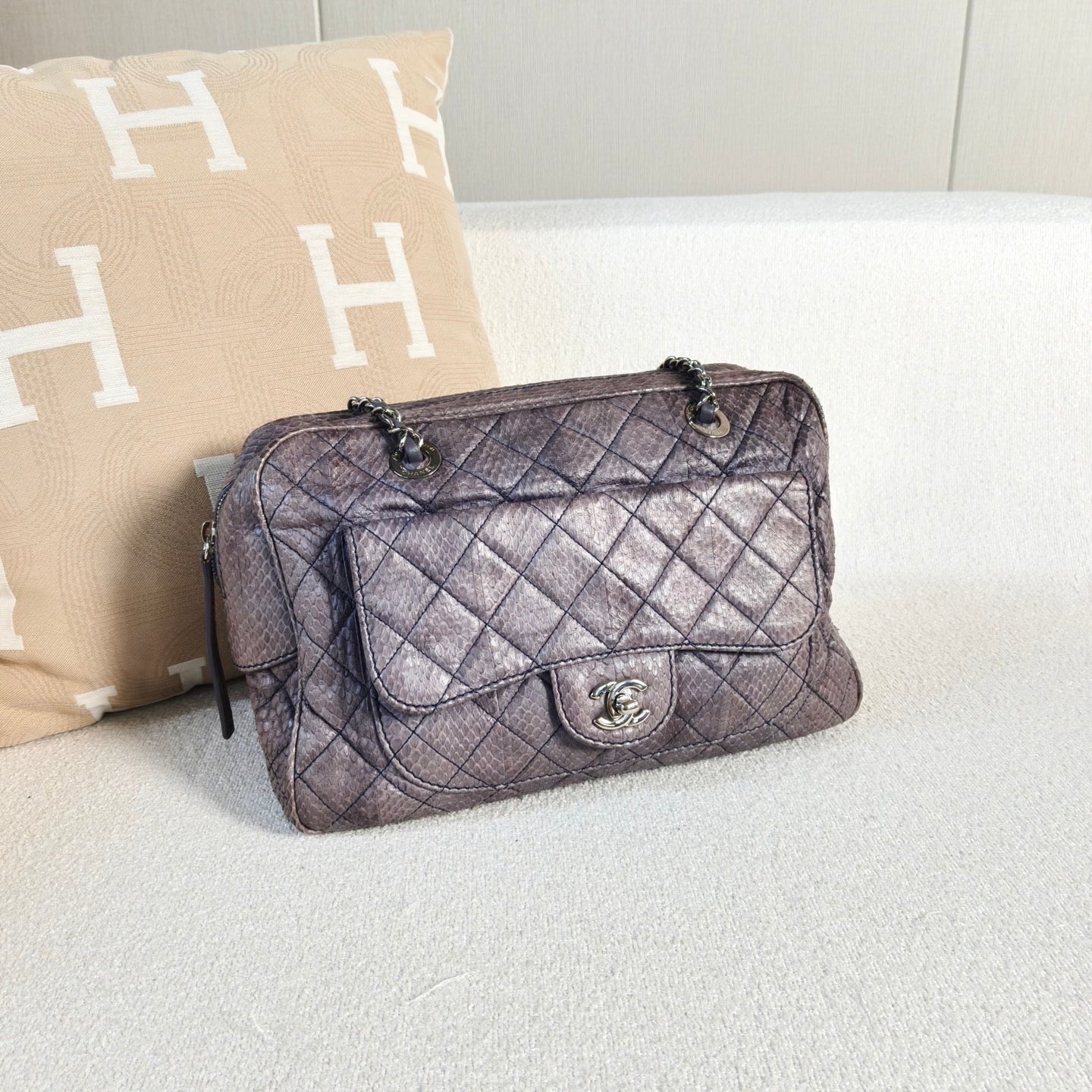 Chanel - Quilted Chain Tote - Exotic leathers - Python - Grey-Purple with Silver-Tone Hardware - (medium)