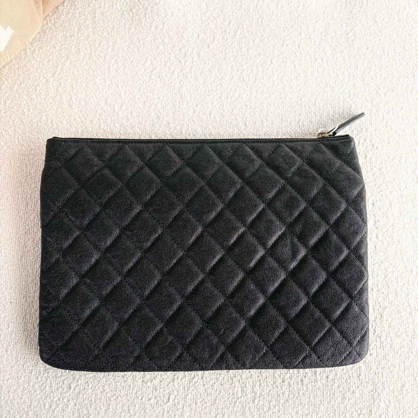 Chanel - Quilted Flap Clutch Bag - Grained calfskin leather - Black - (Medium)