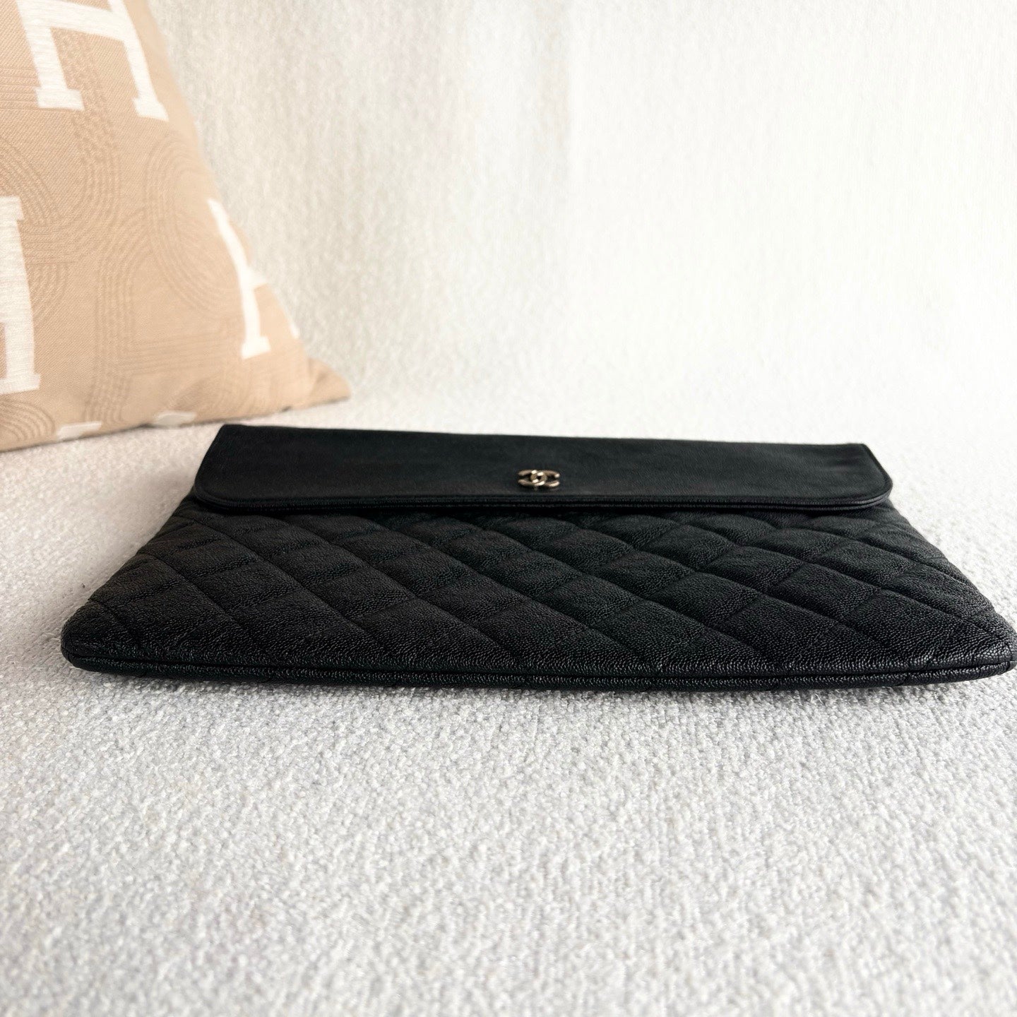 Chanel - Quilted Flap Clutch Bag - Grained calfskin leather - Black - (Medium)