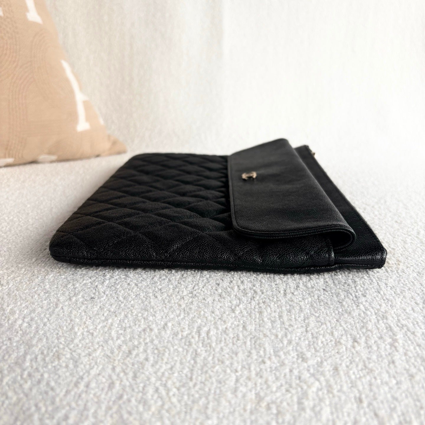 Chanel - Quilted Flap Clutch Bag - Grained calfskin leather - Black - (Medium)