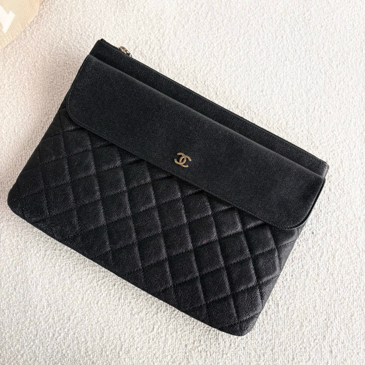 Chanel - Quilted Flap Clutch Bag - Grained calfskin leather - Black - (Medium)
