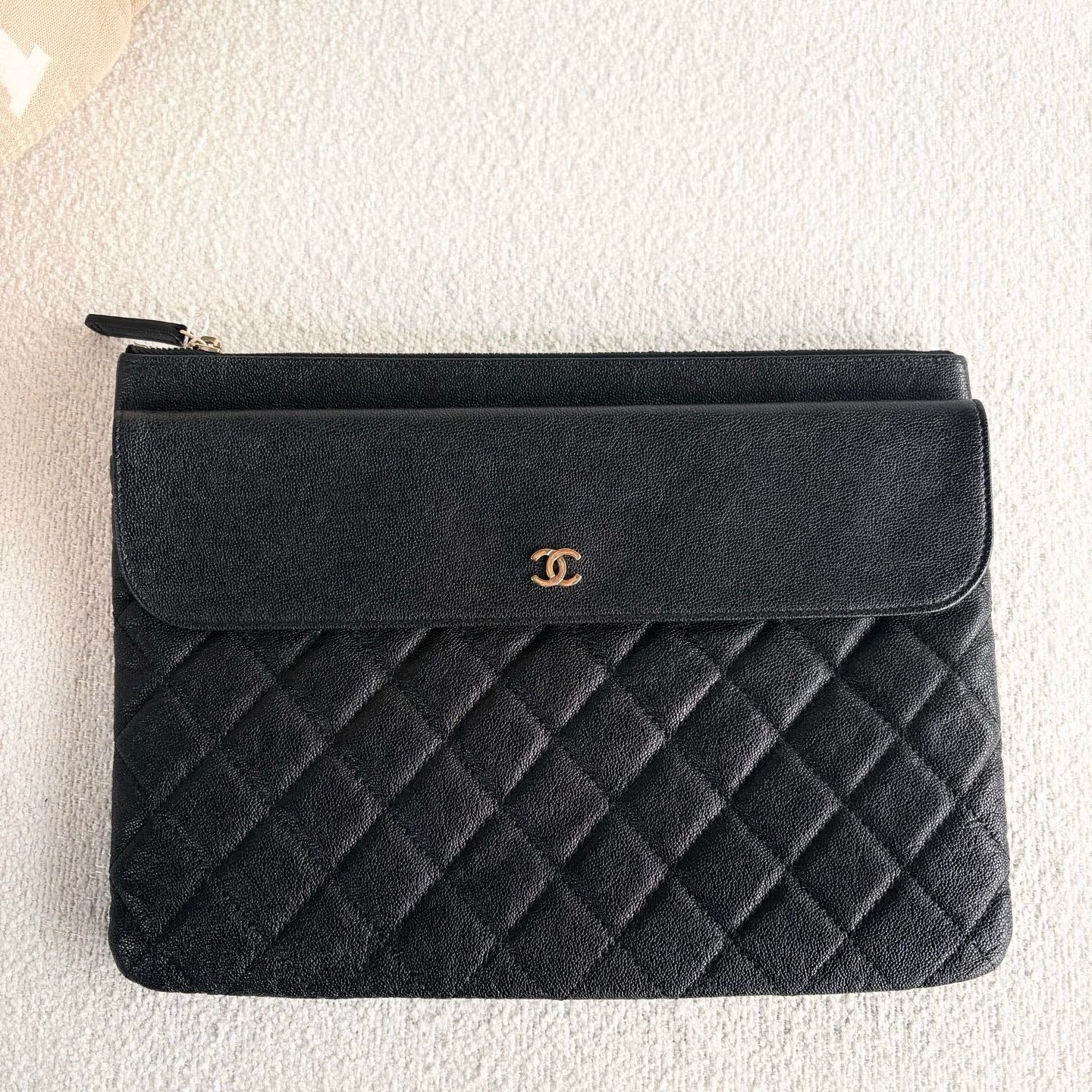 Chanel - Quilted Flap Clutch Bag - Grained calfskin leather - Black - (Medium)