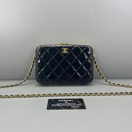Chanel - Quilted Frame Clutch - Patent leather - Black with Gold-Tone Hardware - (mini)