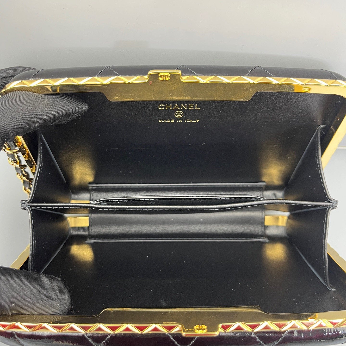 Chanel - Quilted Frame Clutch - Patent leather - Black with Gold-Tone Hardware - (mini)