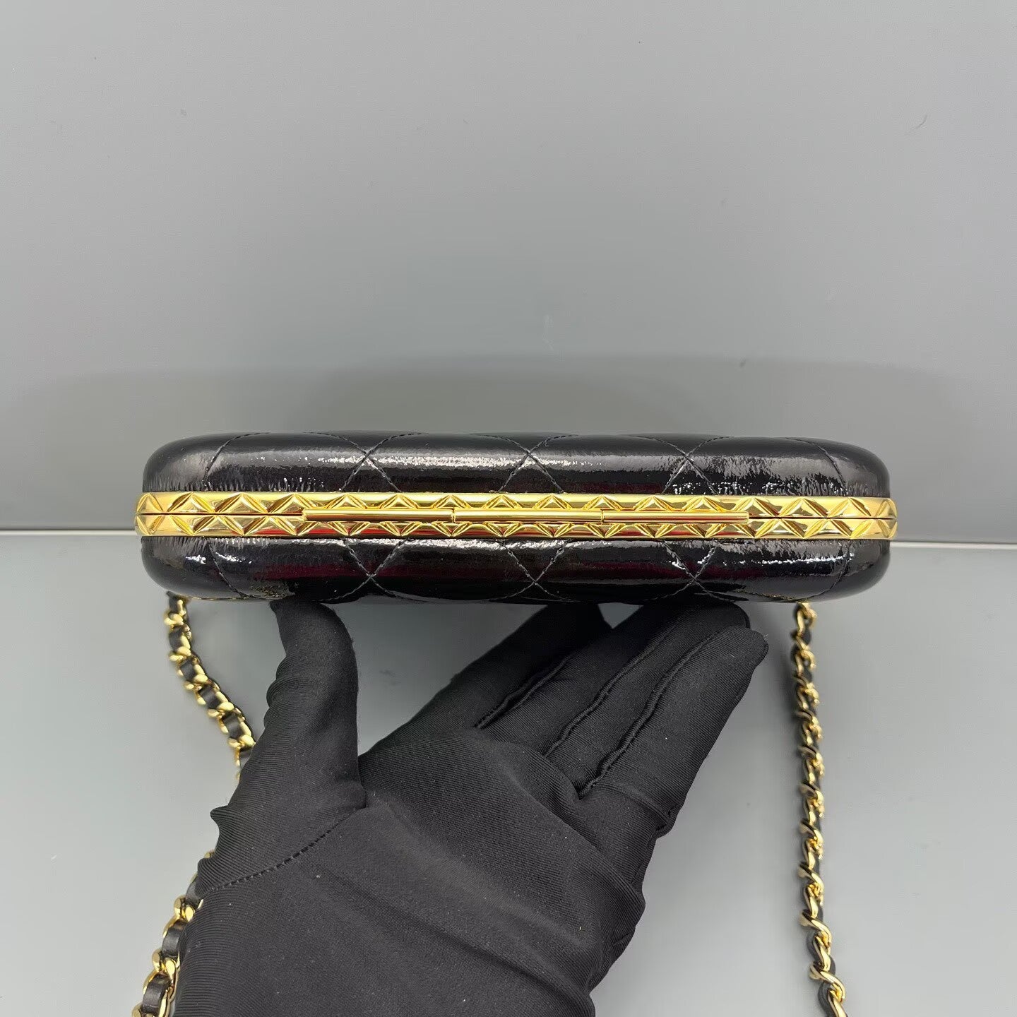 Chanel - Quilted Frame Clutch - Patent leather - Black with Gold-Tone Hardware - (mini)