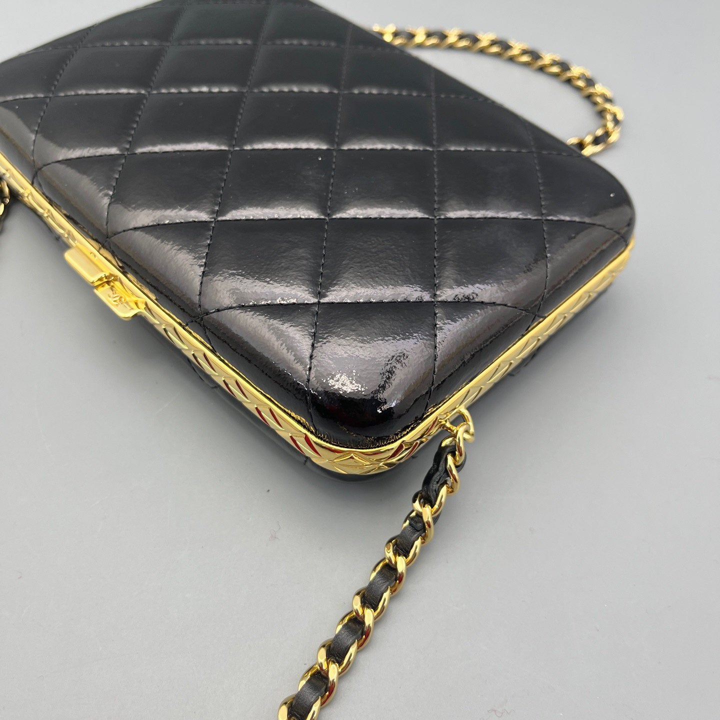 Chanel - Quilted Frame Clutch - Patent leather - Black with Gold-Tone Hardware - (mini)