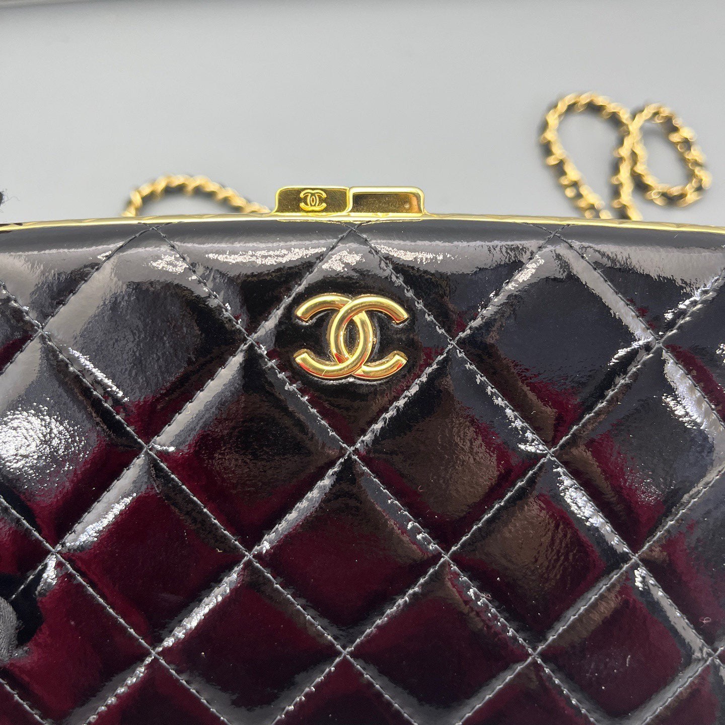 Chanel - Quilted Frame Clutch - Patent leather - Black with Gold-Tone Hardware - (mini)
