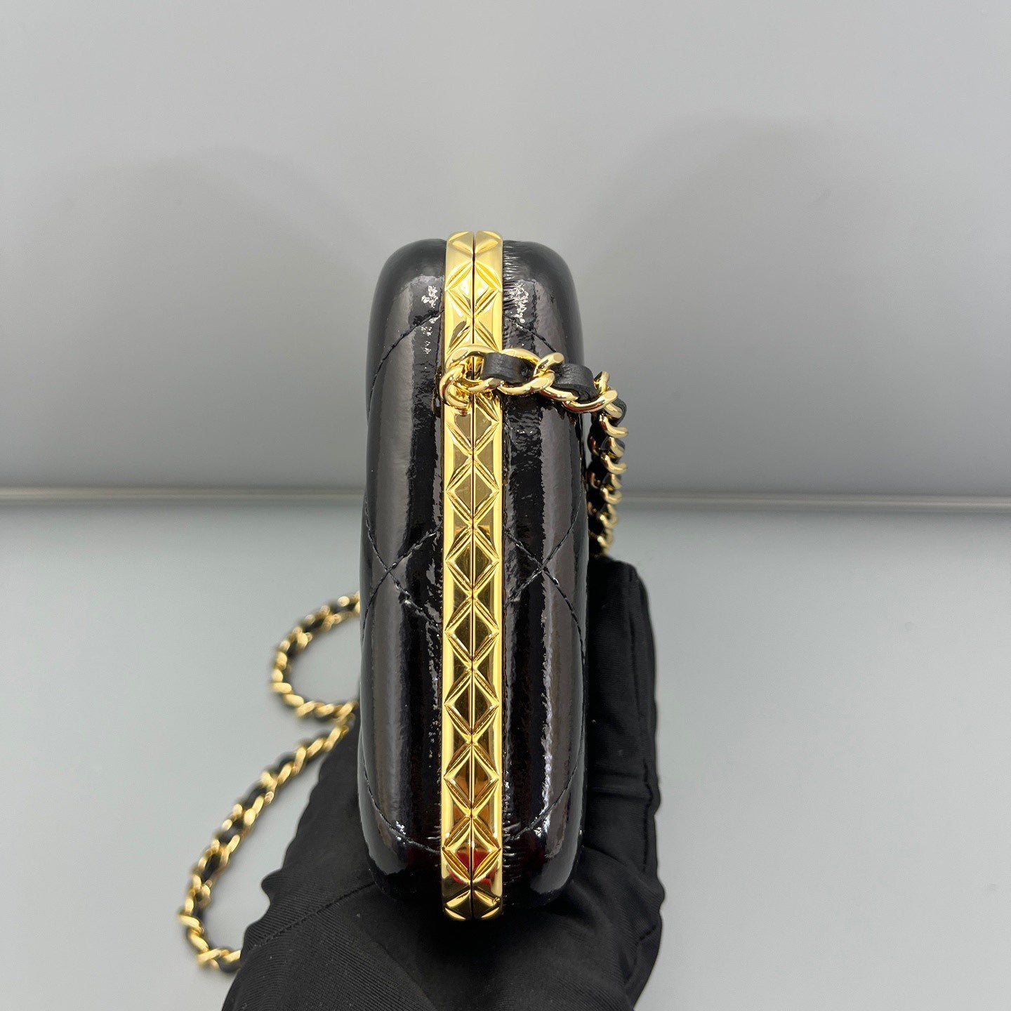 Chanel - Quilted Frame Clutch - Patent leather - Black with Gold-Tone Hardware - (mini)