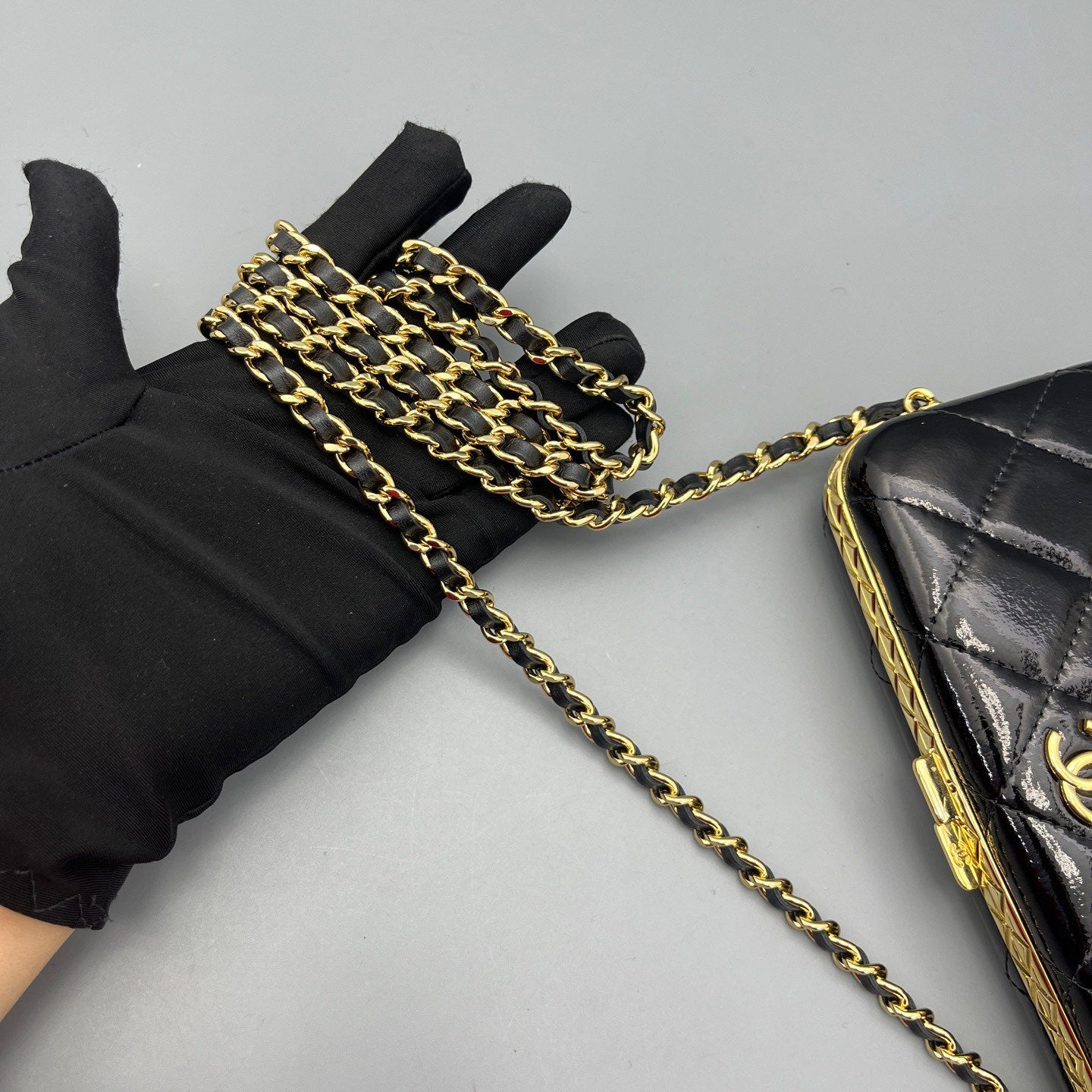 Chanel - Quilted Frame Clutch - Patent leather - Black with Gold-Tone Hardware - (mini)
