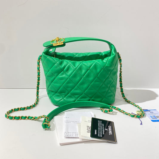Chanel - Quilted Hobo Bucket Bag - Lambskin leather - Green - (Mini)