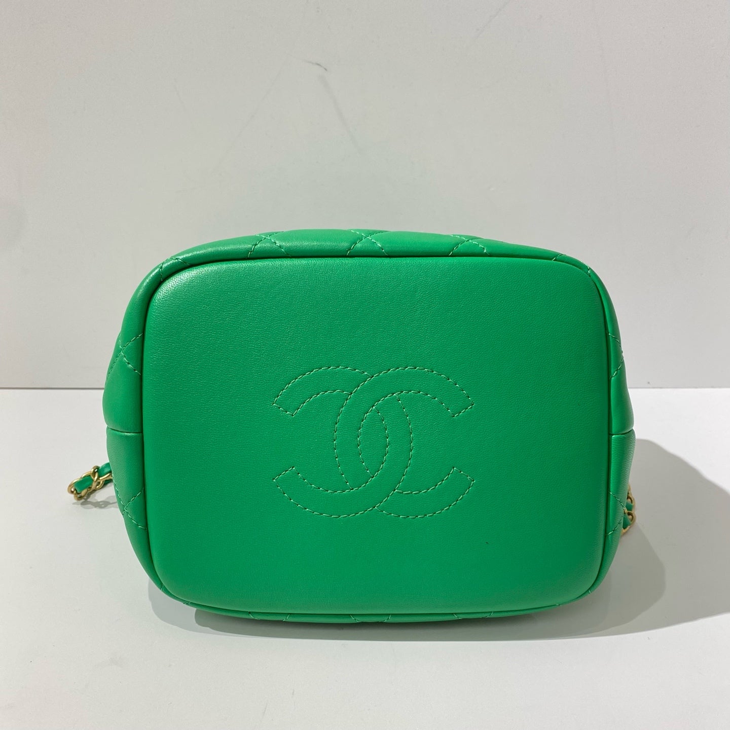 Chanel - Quilted Hobo Bucket Bag - Lambskin leather - Green - (Mini)