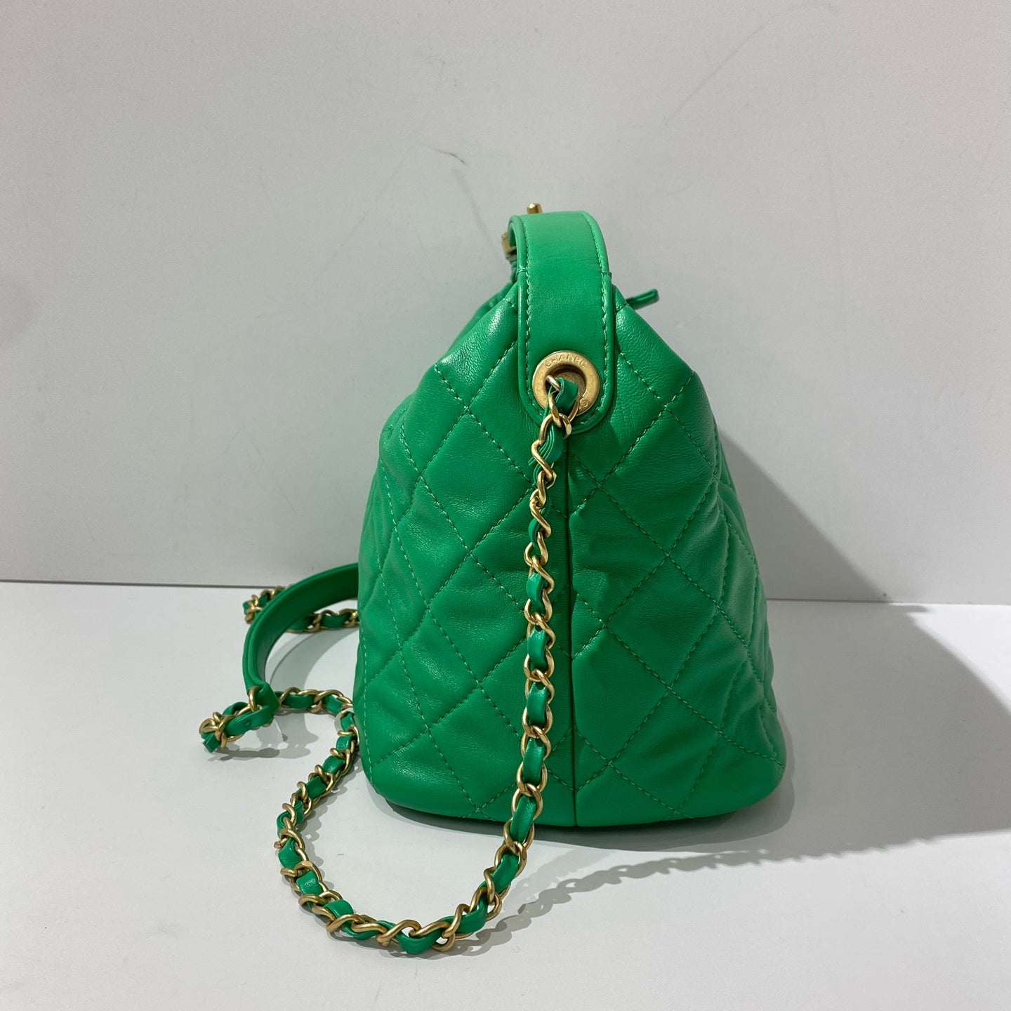 Chanel - Quilted Hobo Bucket Bag - Lambskin leather - Green - (Mini)