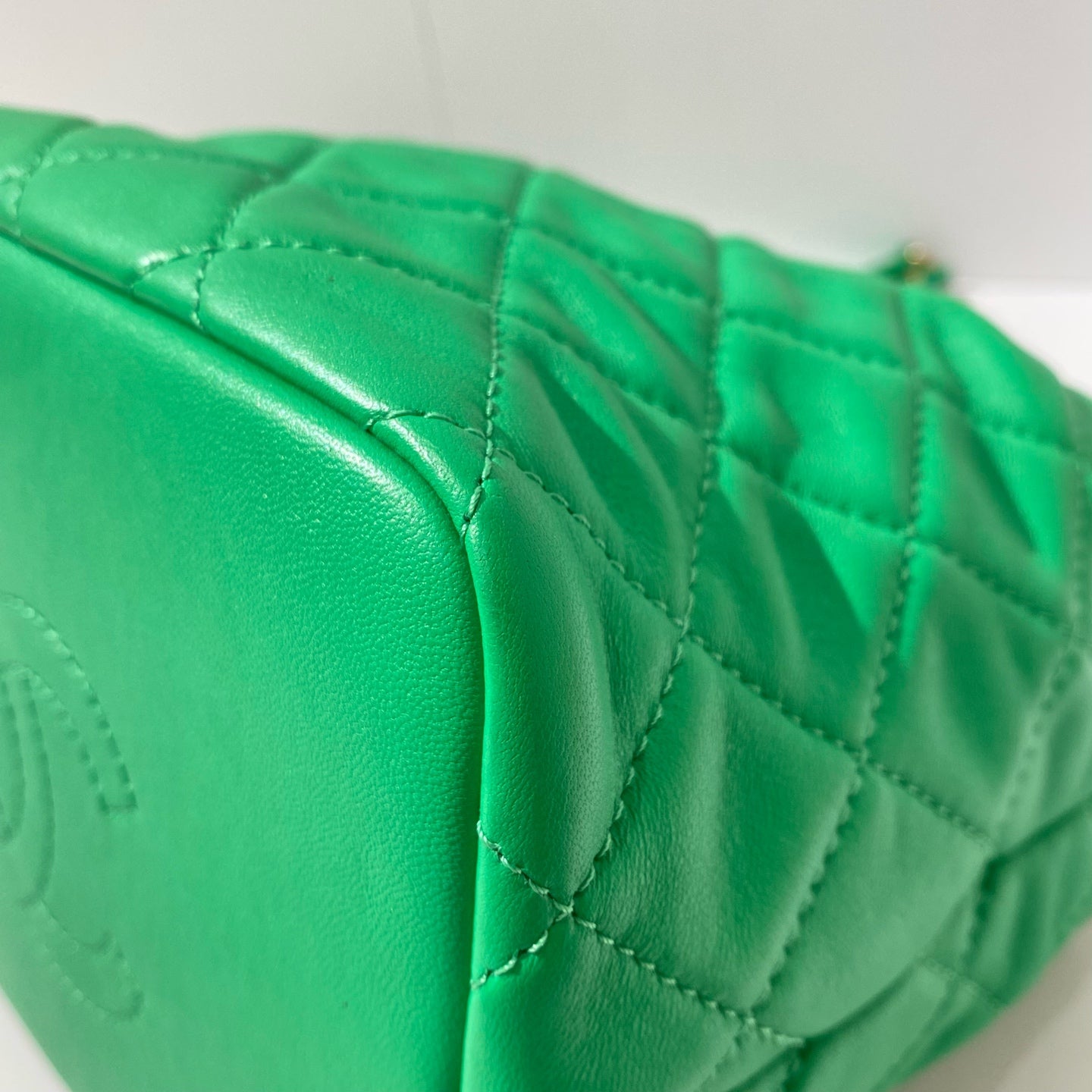 Chanel - Quilted Hobo Bucket Bag - Lambskin leather - Green - (Mini)