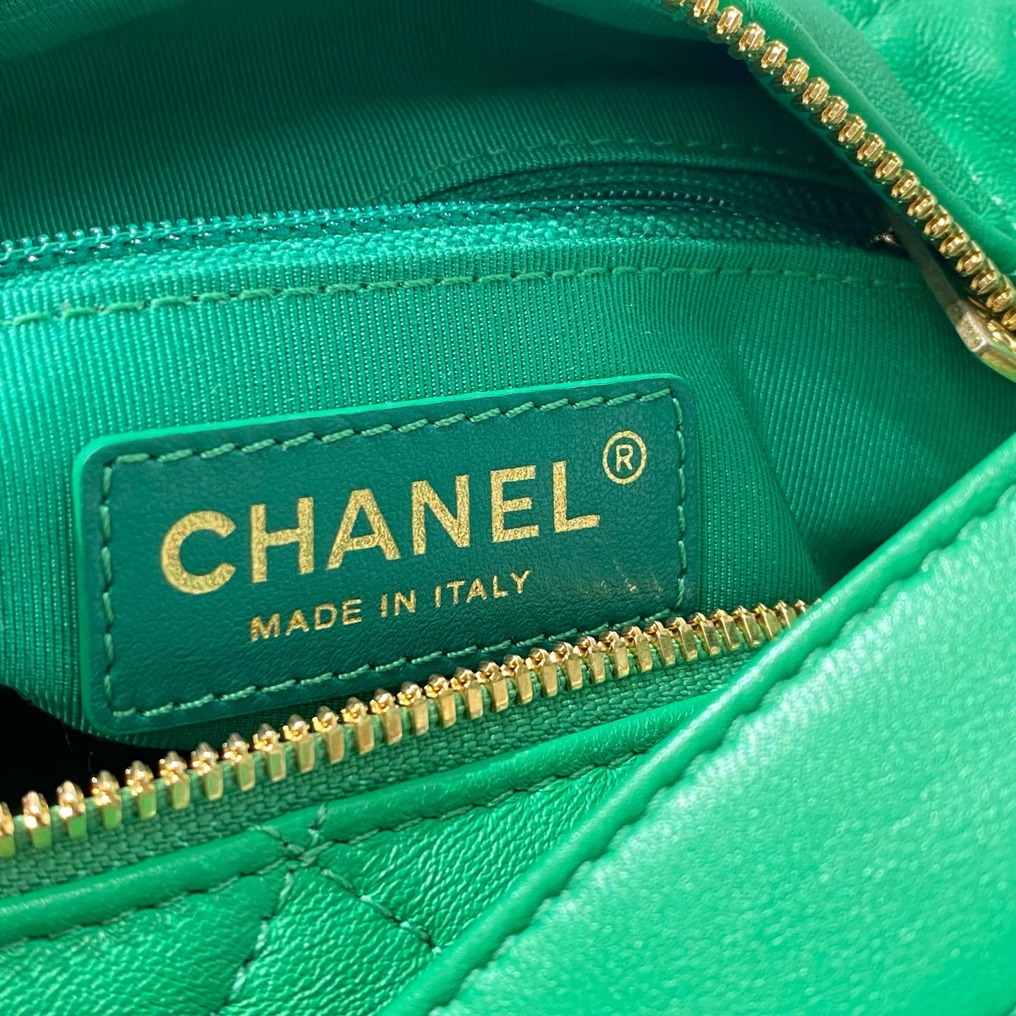 Chanel - Quilted Hobo Bucket Bag - Lambskin leather - Green - (Mini)