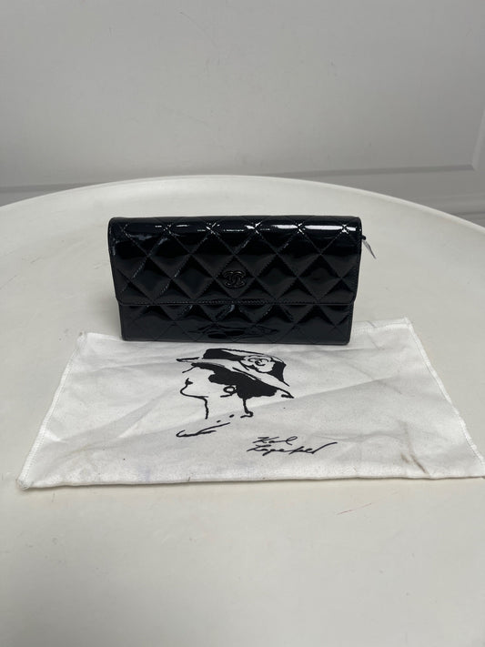 Chanel - Quilted Patent Leather Wallet - Patent leather - Black