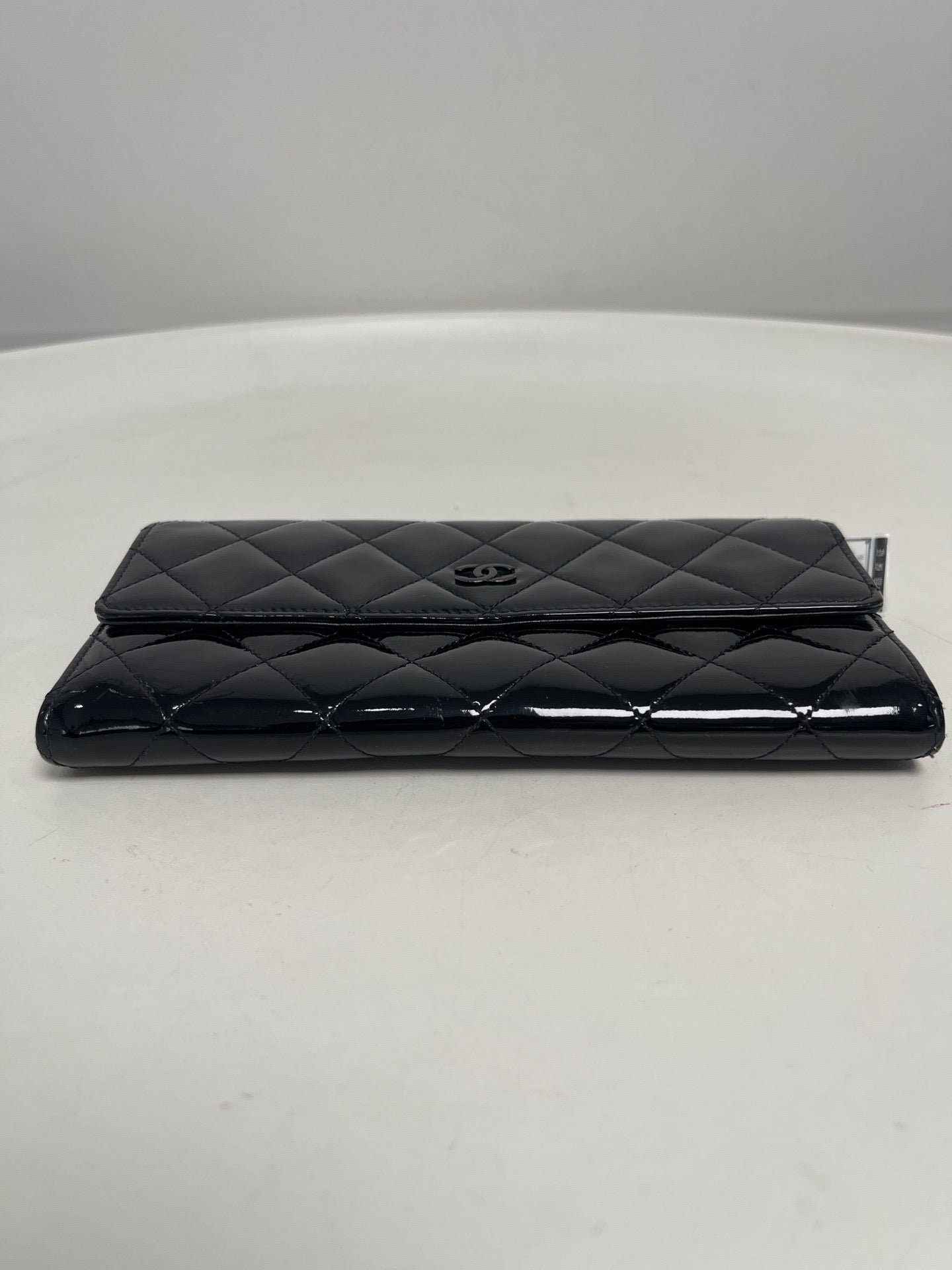 Chanel - Quilted Patent Leather Wallet - Patent leather - Black