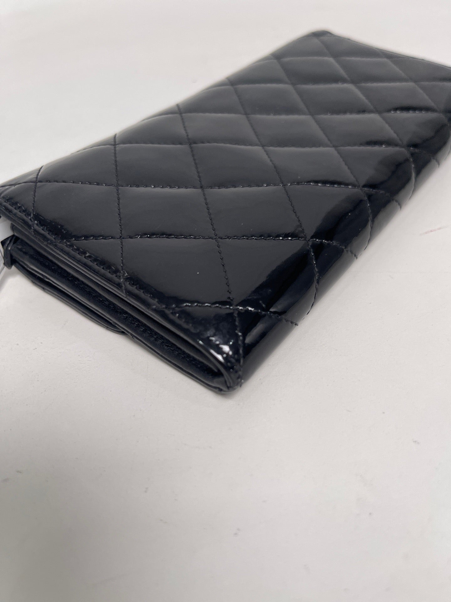 Chanel - Quilted Patent Leather Wallet - Patent leather - Black