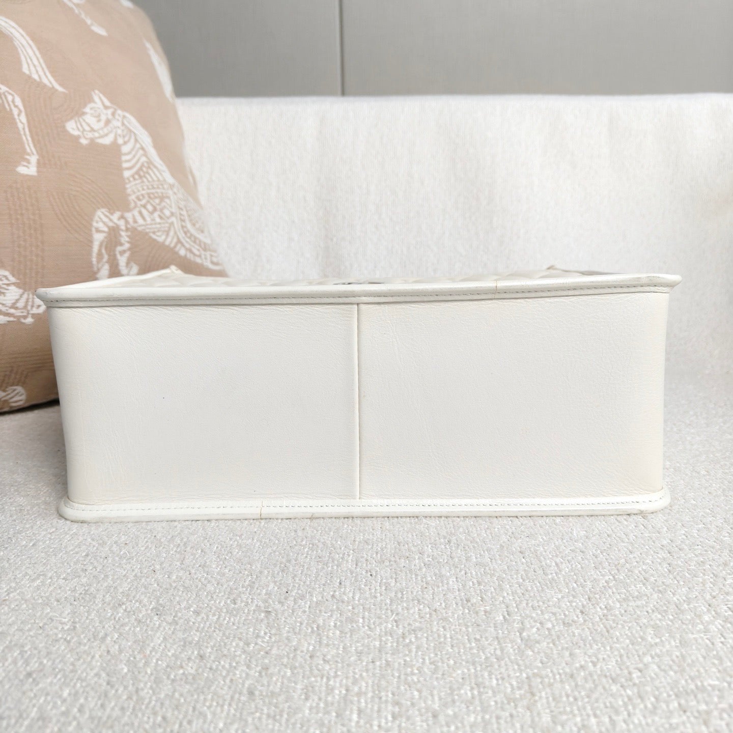 Chanel - Quilted Shopping Tote - Cowhide leather - White with Silver-Tone Hardware - (Medium)
