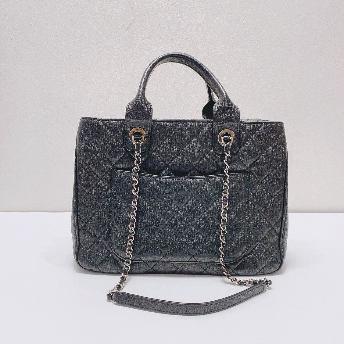 Chanel - Quilted Shopping Tote - Grained calfskin leather - Black with Silver-Tone Hardware - (medium)