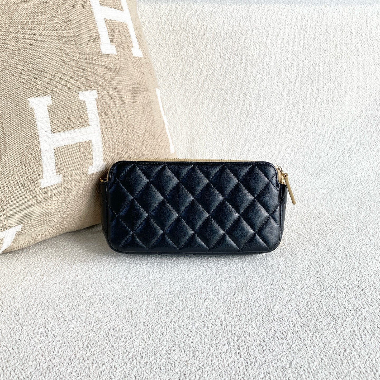 Chanel - Quilted Suede Phone Bag - Lambskin leather and suede - Black and Beige with Gold-Tone Hardware - (mini)