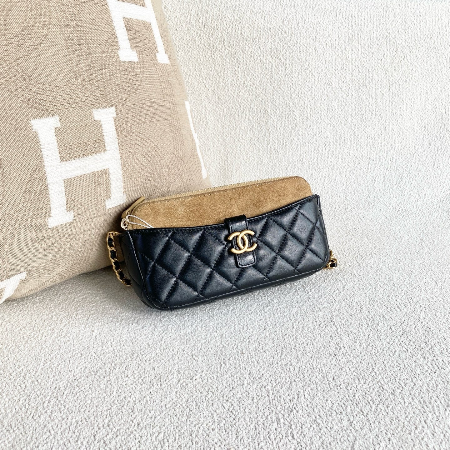 Chanel - Quilted Suede Phone Bag - Lambskin leather and suede - Black and Beige with Gold-Tone Hardware - (mini)