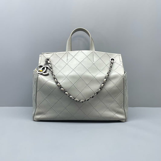 Chanel - Quilted Tote Bag - Leather - Grey - (medium)