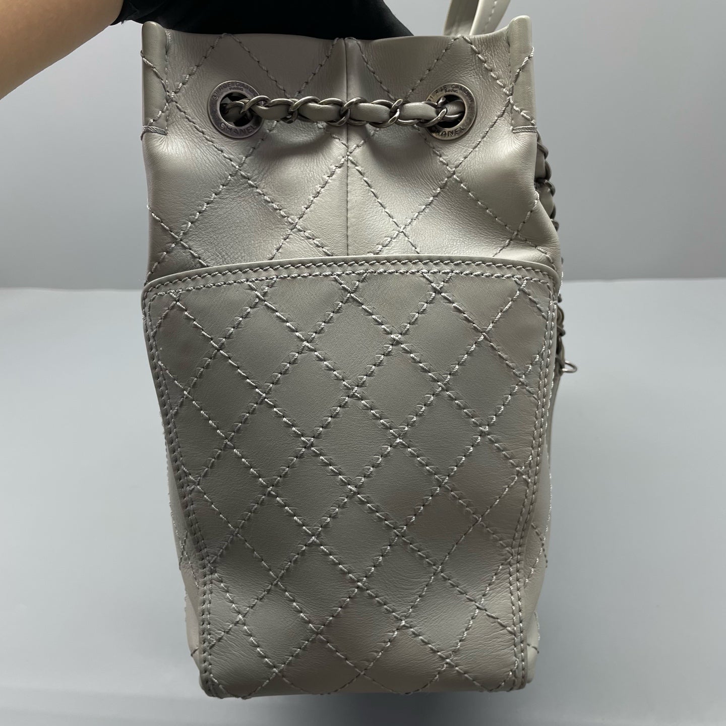 Chanel - Quilted Tote Bag - Leather - Grey - (medium)
