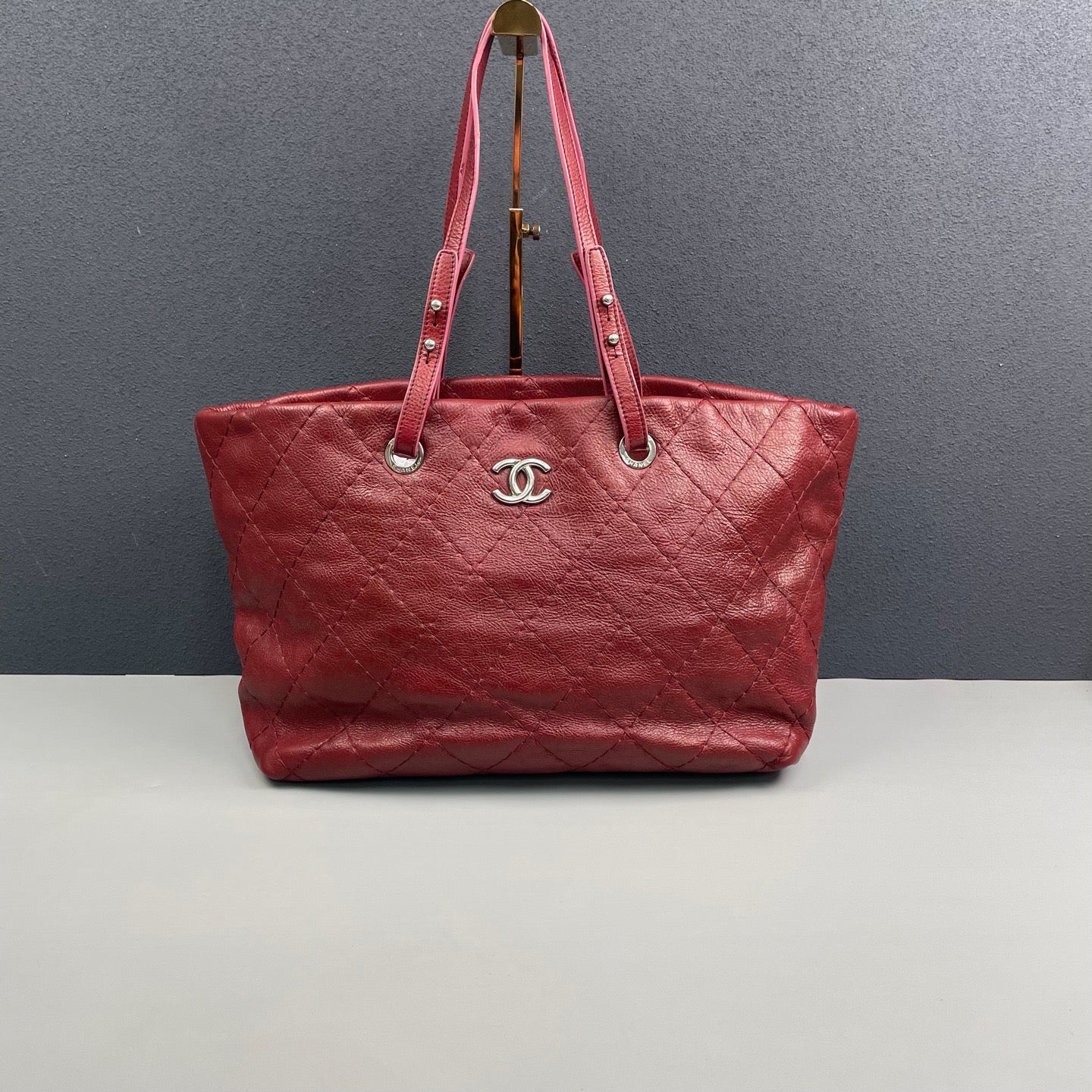 Chanel - Quilted Tote - Leather - Burgundy - (Large)