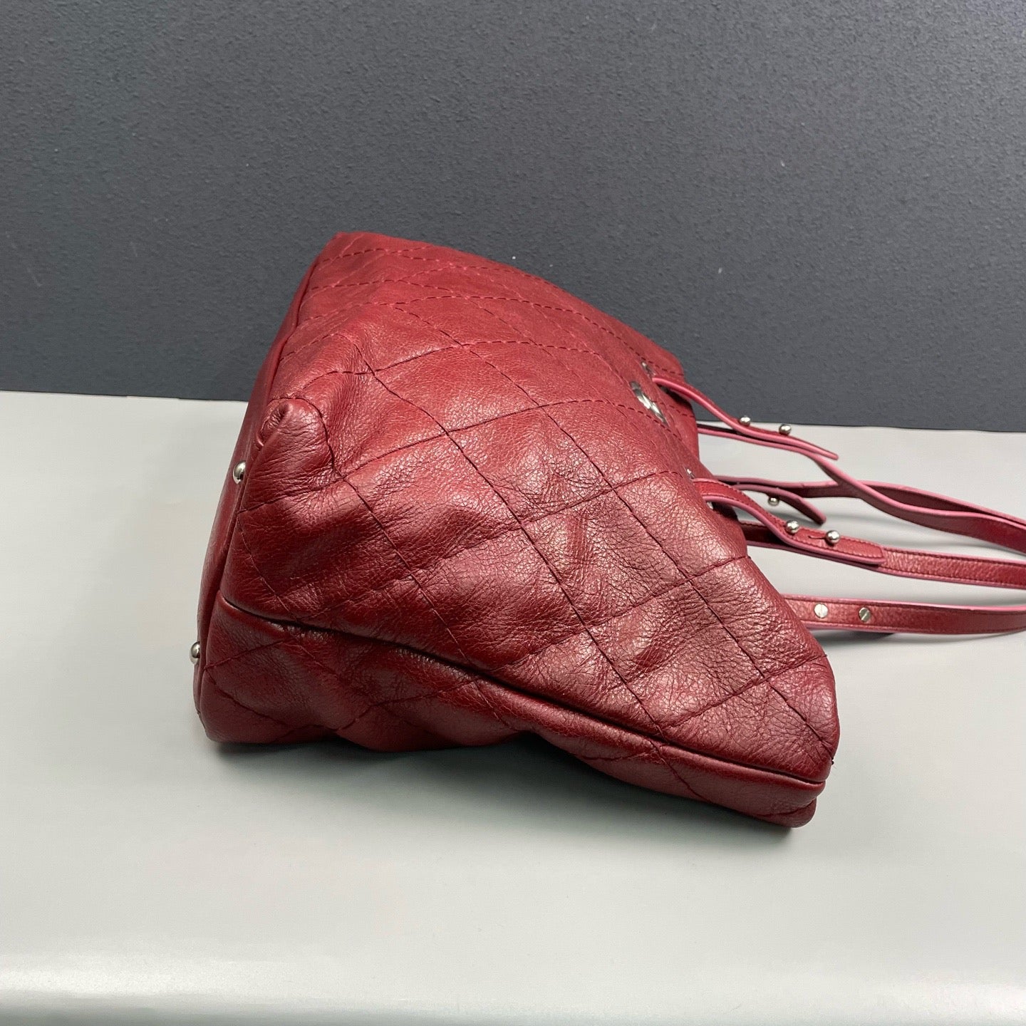 Chanel - Quilted Tote - Leather - Burgundy - (Large)