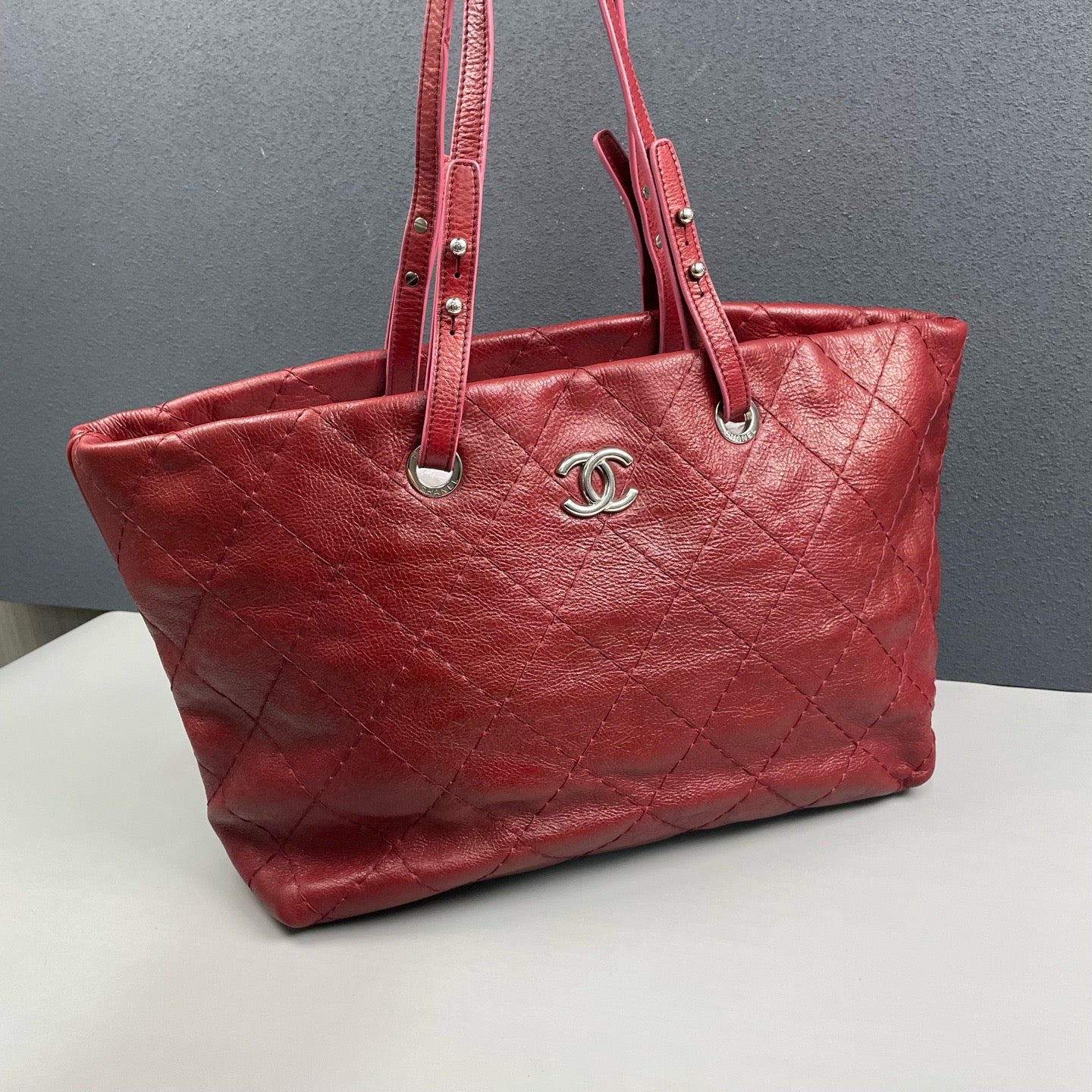 Chanel - Quilted Tote - Leather - Burgundy - (Large)