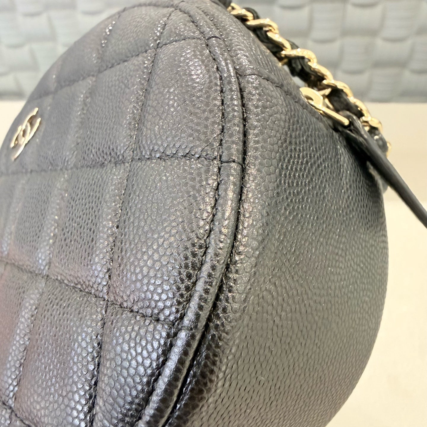 Chanel - Round Clutch with Chain - Caviar leather - Black with Gold-Tone Hardware - (Mini)
