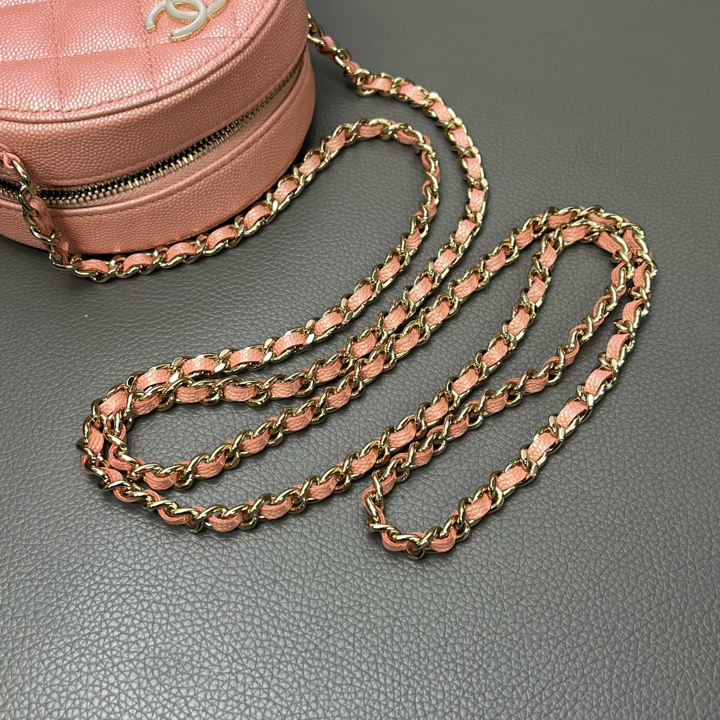 Chanel - Round Clutch with Chain - Leather - Pink - (mini)