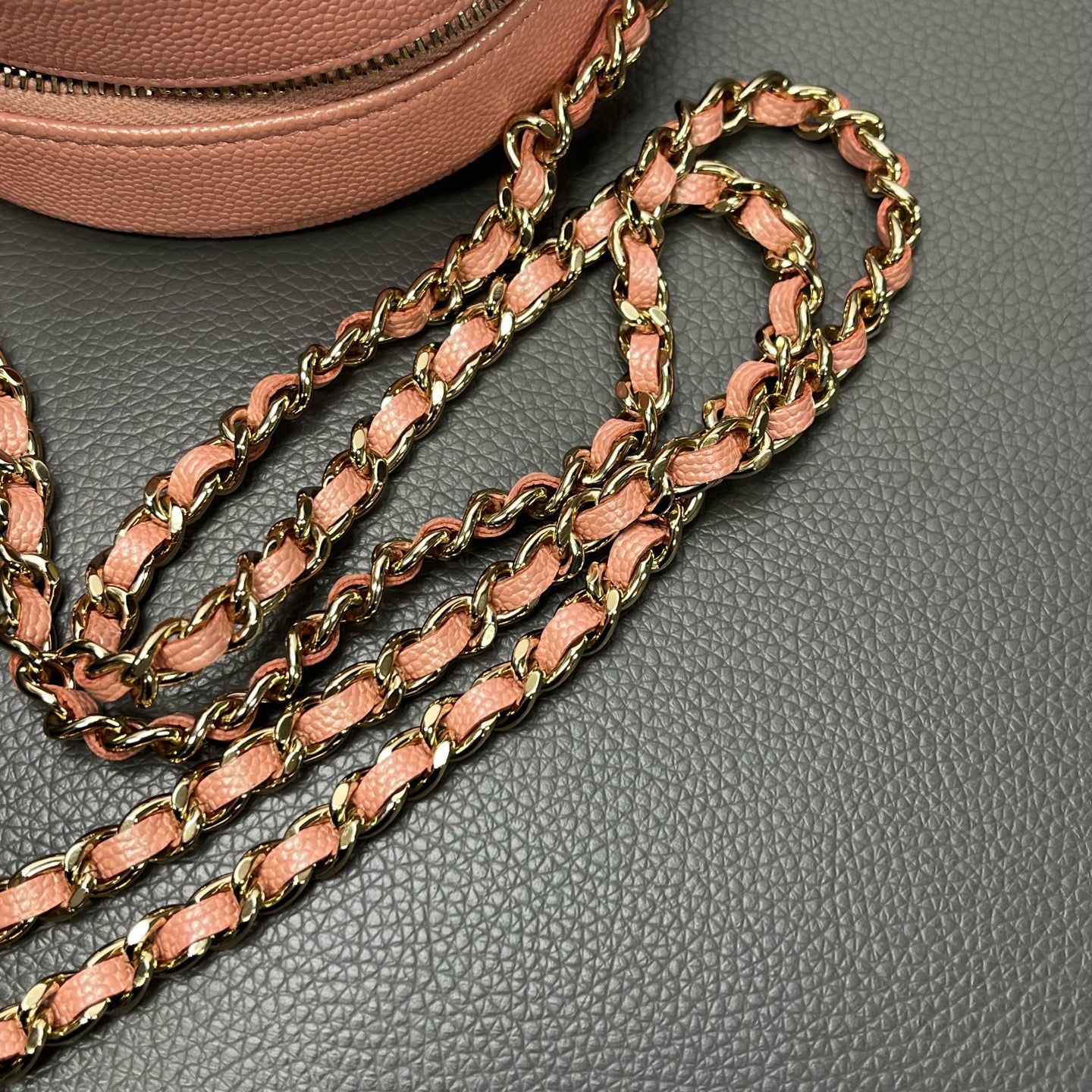 Chanel - Round Clutch with Chain - Leather - Pink - (mini)