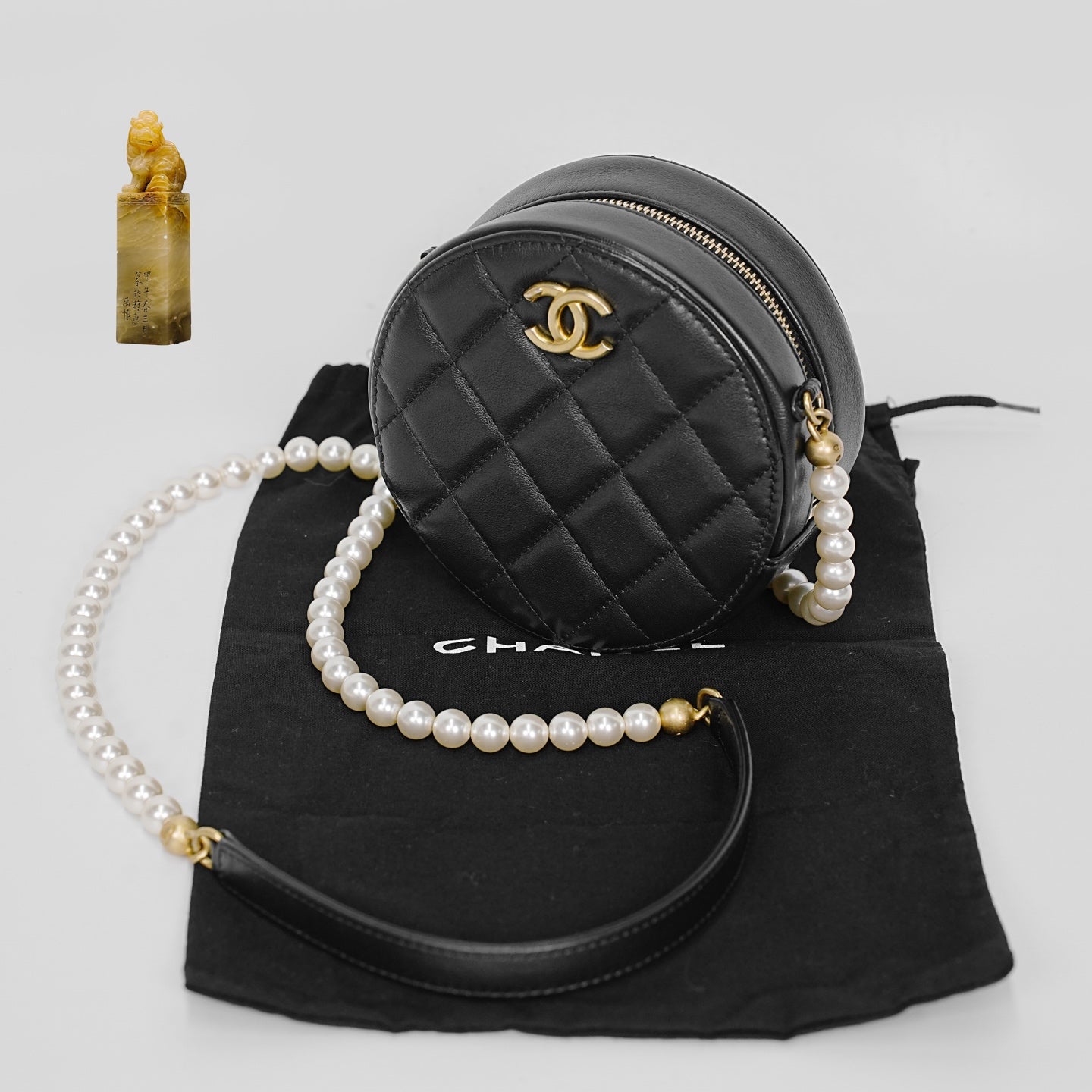 Chanel - Round Vanity Case - Leather - Black - (mini)