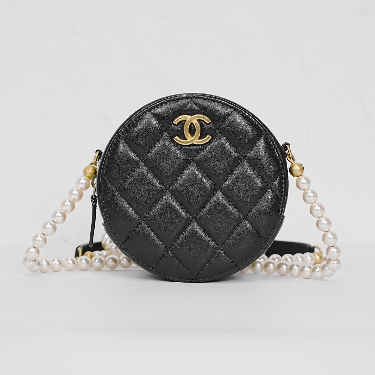 Chanel - Round Vanity Case - Leather - Black - (mini)