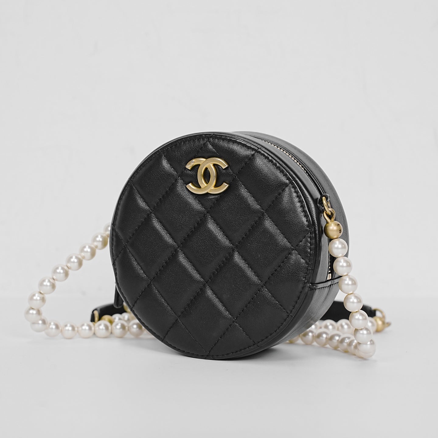 Chanel - Round Vanity Case - Leather - Black - (mini)
