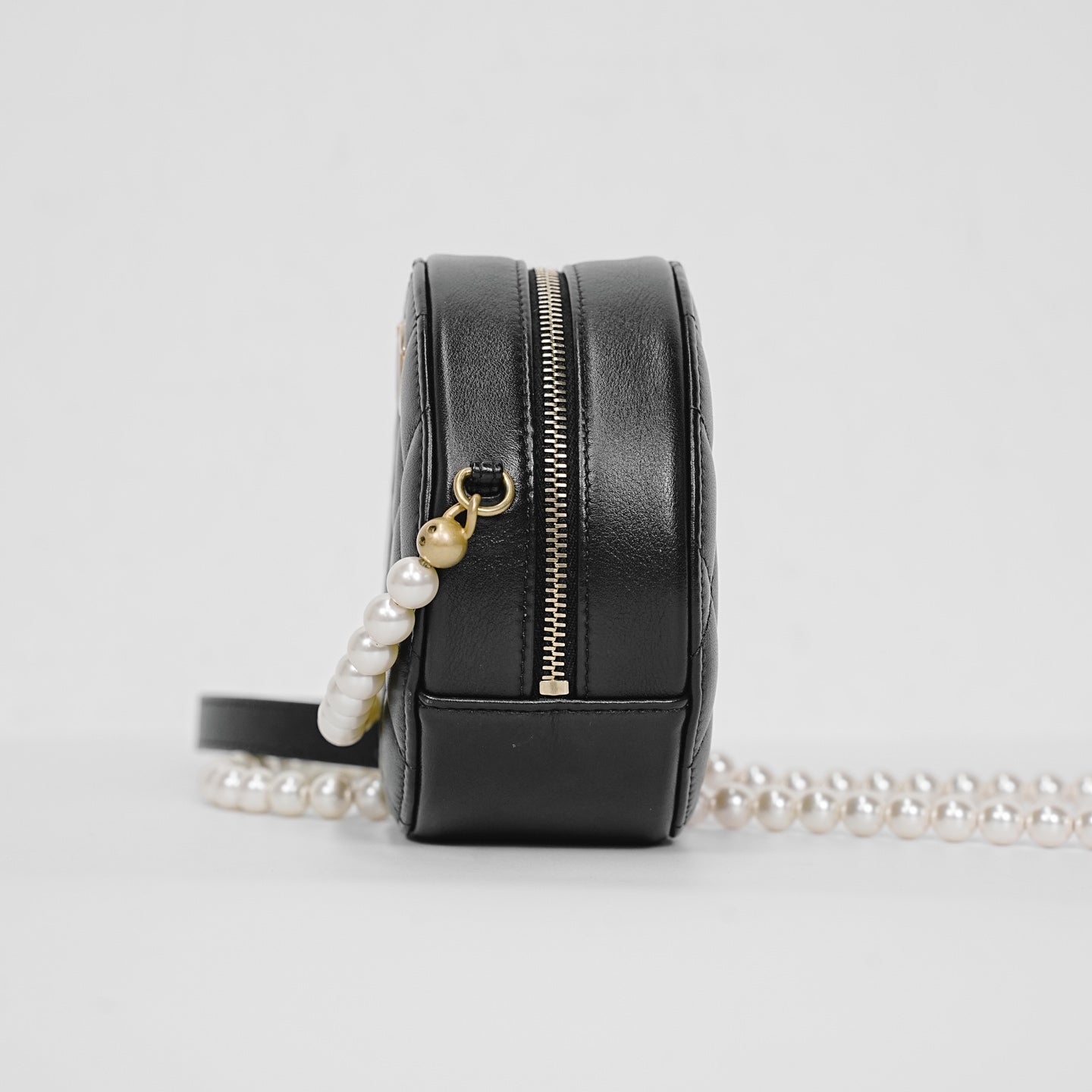 Chanel - Round Vanity Case - Leather - Black - (mini)