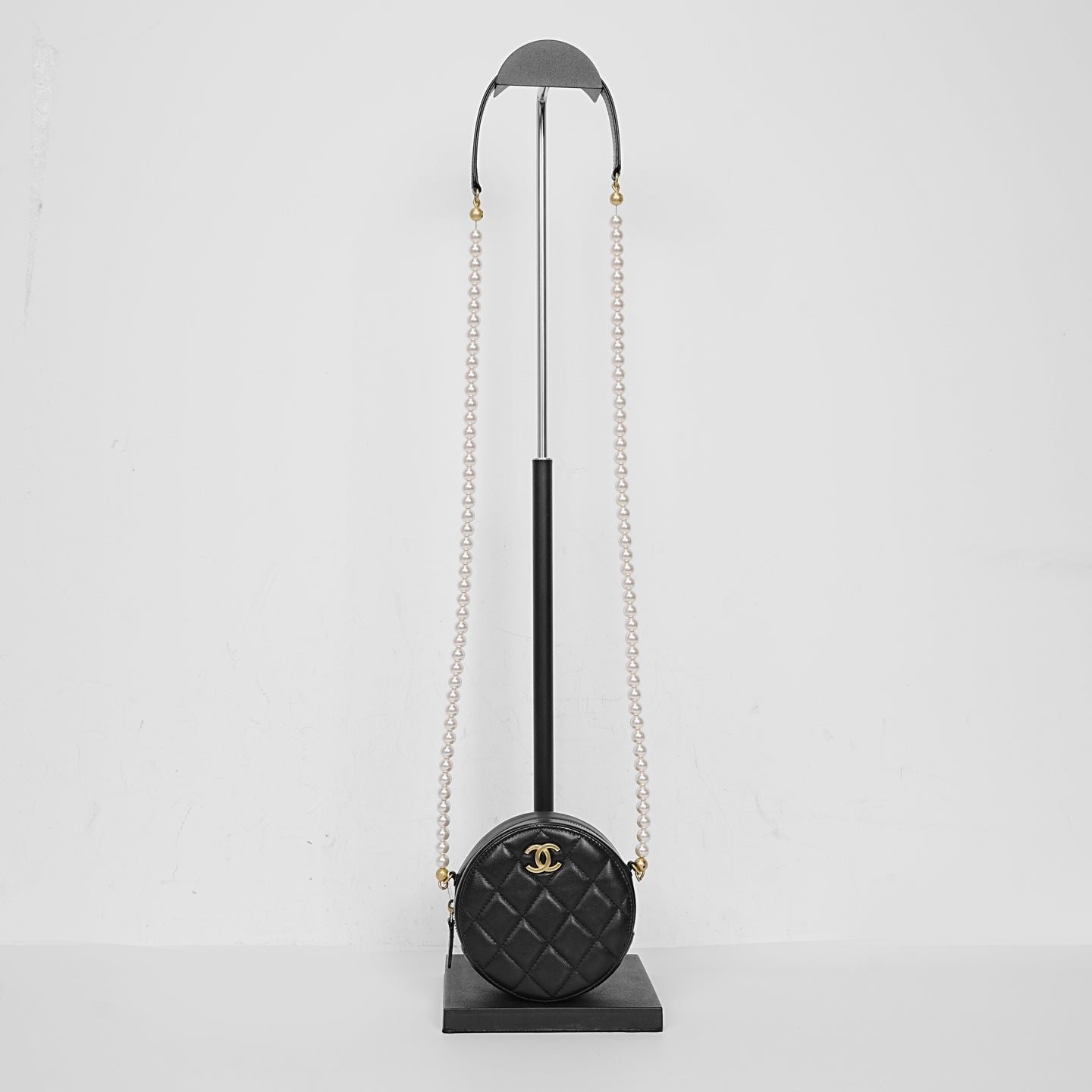 Chanel - Round Vanity Case - Leather - Black - (mini)