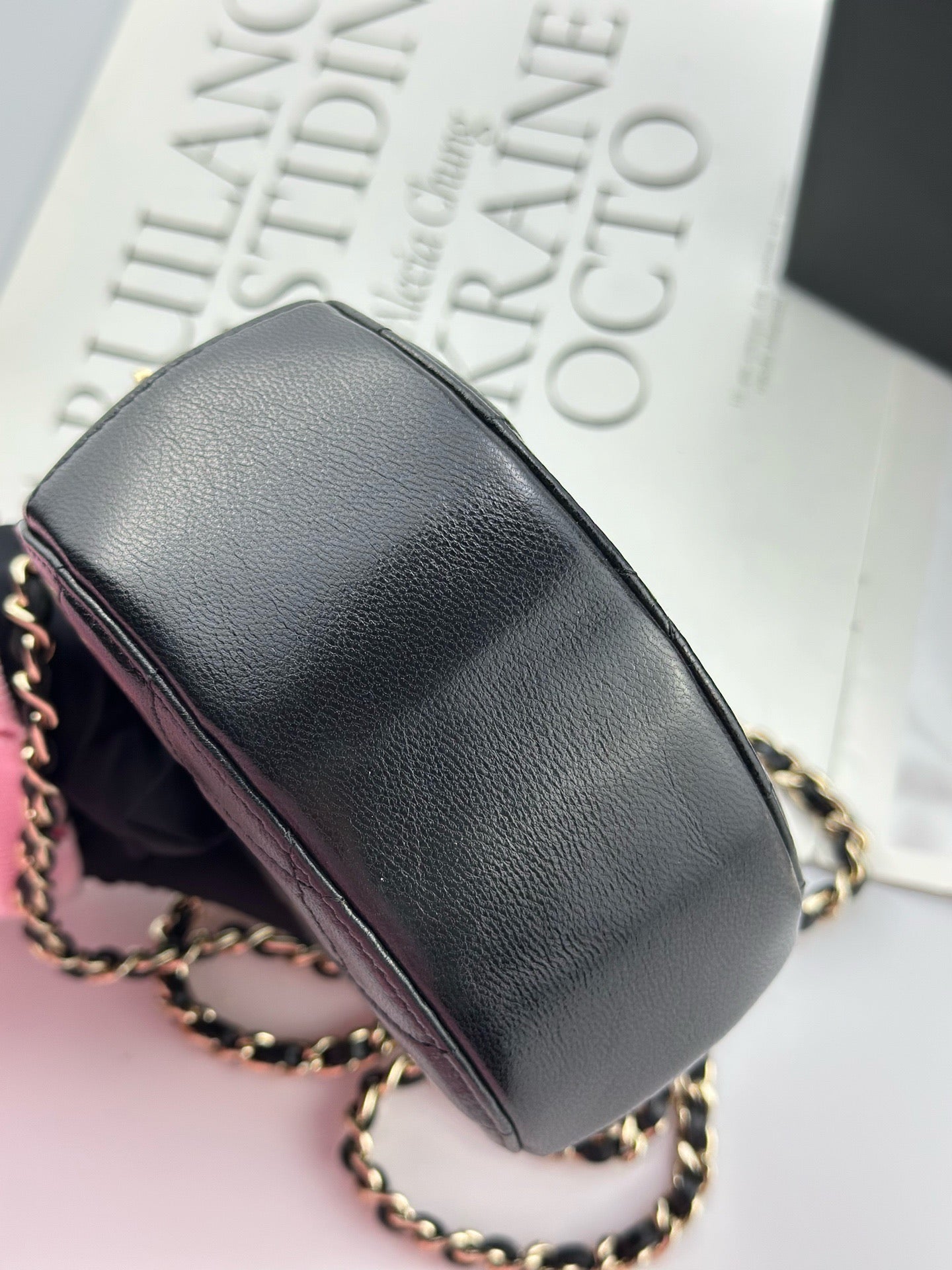 Chanel - Round Vanity Case Mini - Leather - Black - (mini)